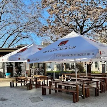 Apartment Zentrales In Stuttgart, 3 Fuer 10 Gaeste *