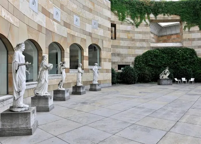 Zentrales In Stuttgart, 3 Fuer 10 Gaeste * Stuttgart