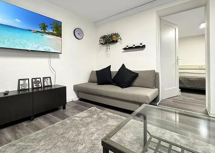 Zentrales In Stuttgart, 3 Fuer 10 Gaeste * Stuttgart