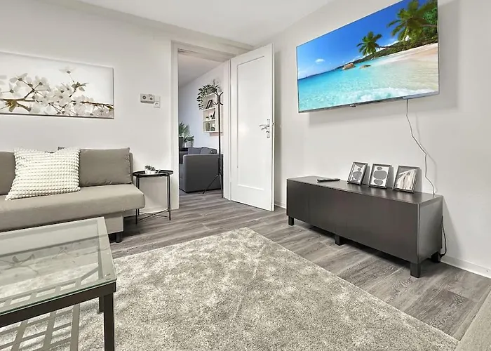 Zentrales In Stuttgart, 3 Fuer 10 Gaeste Apartment *